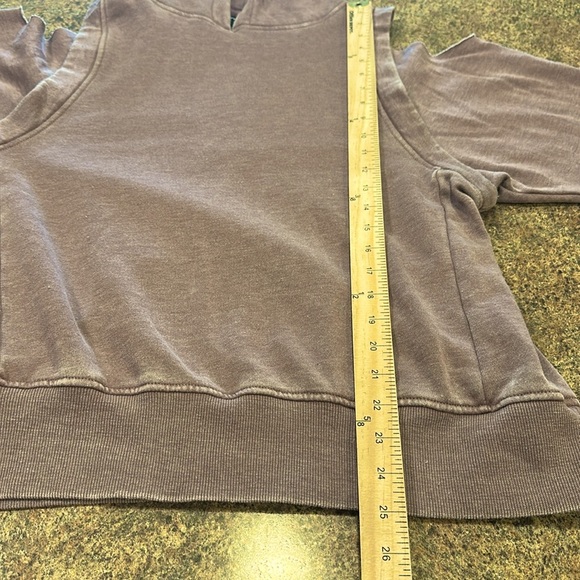 Mono B Hooded Open Shoulder Sweatshirt Size Small Mauve Long Sleeves Pullover - Picture 9 of 12
